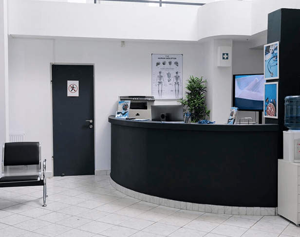 walk-in-clinic-and-urgent-care-center-reception